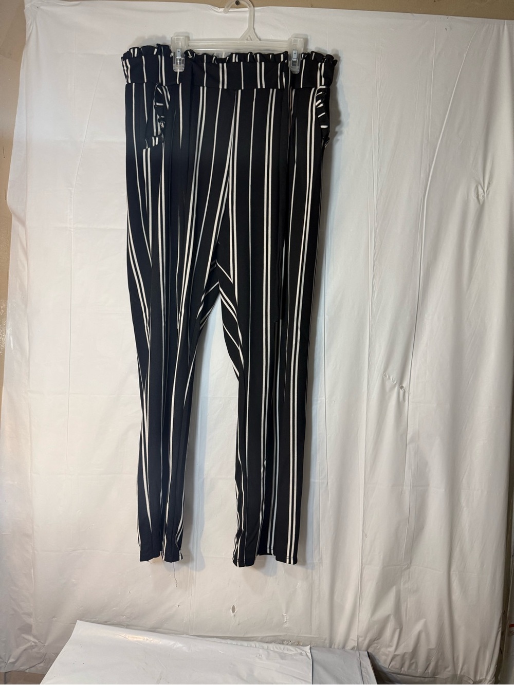 Olivia Rose black and white vertical striped boho paperbag pants women’s size XL